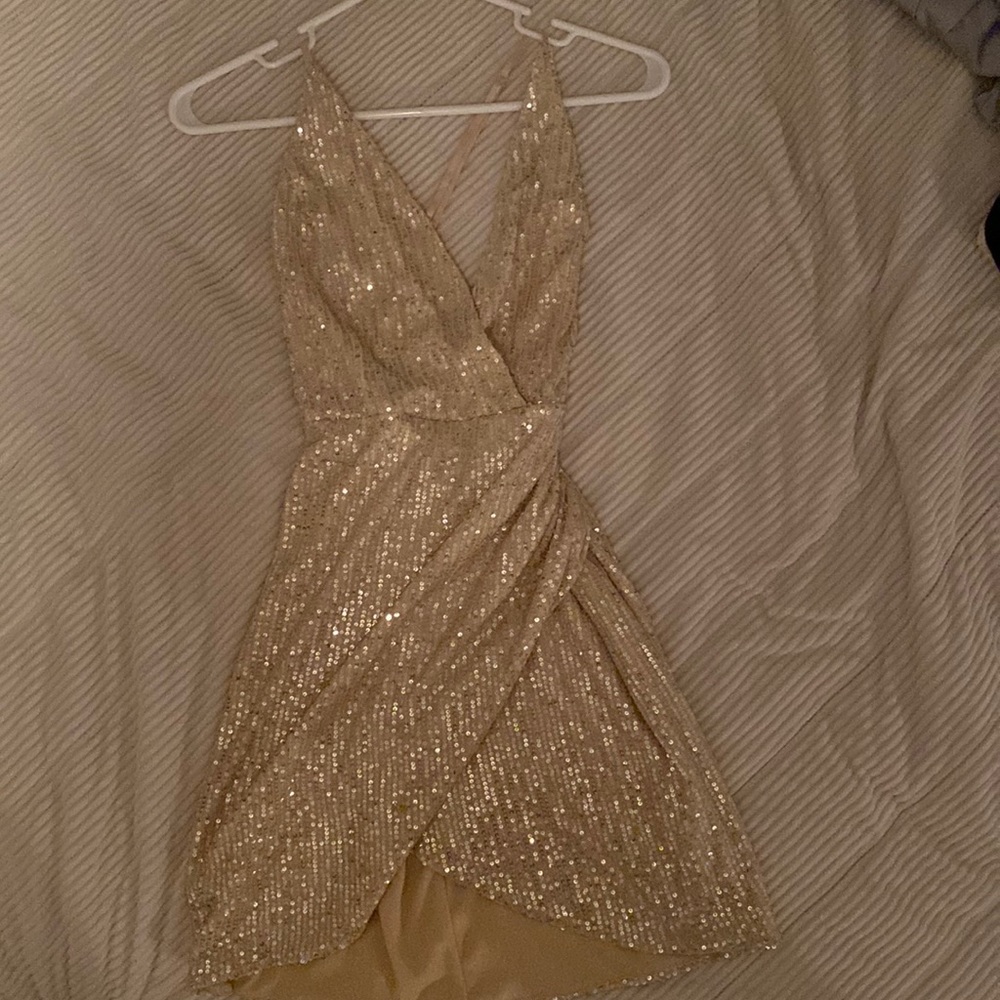 Very flattering body dress. Only worn once!